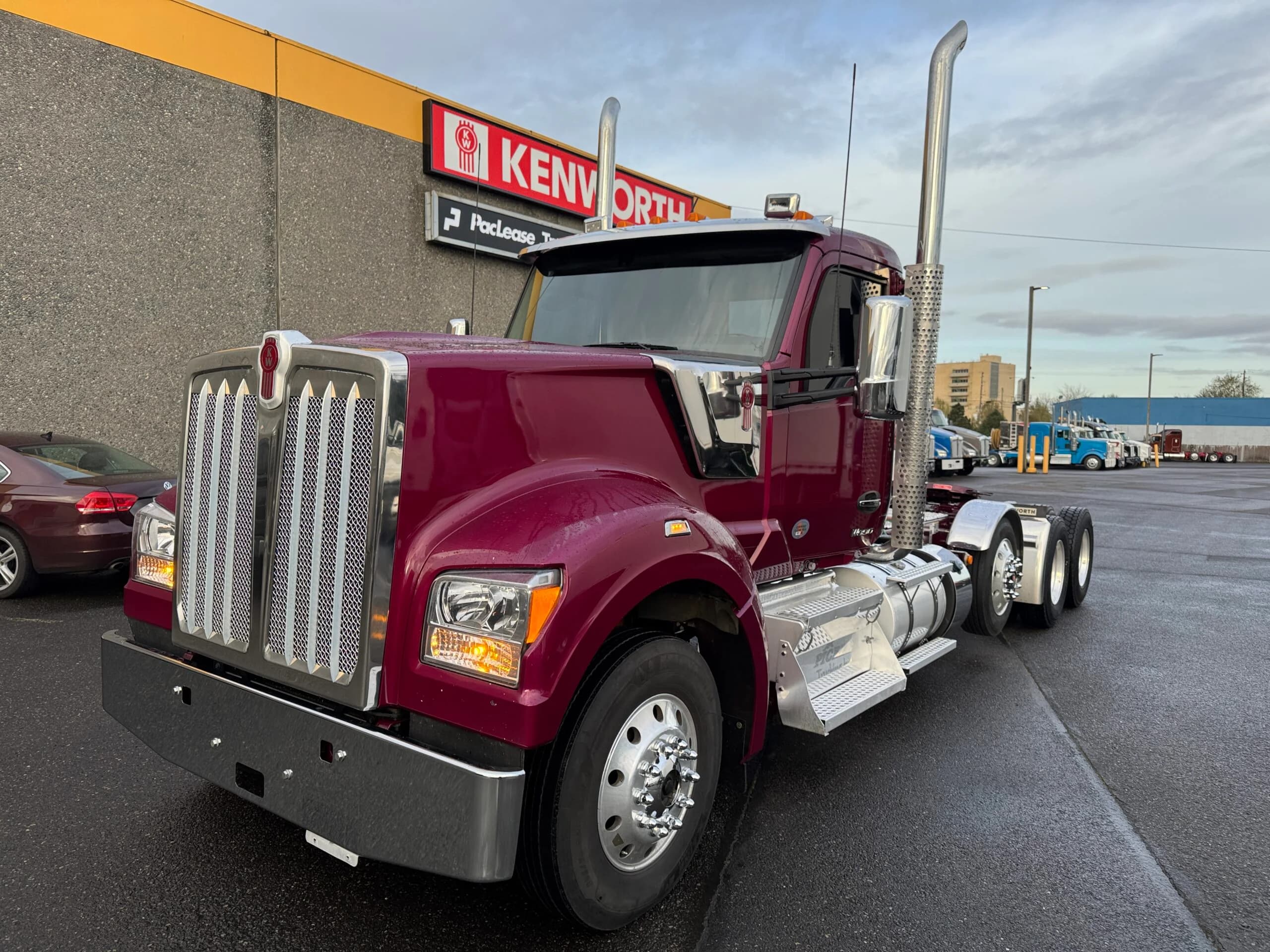 2024 Kenworth W990