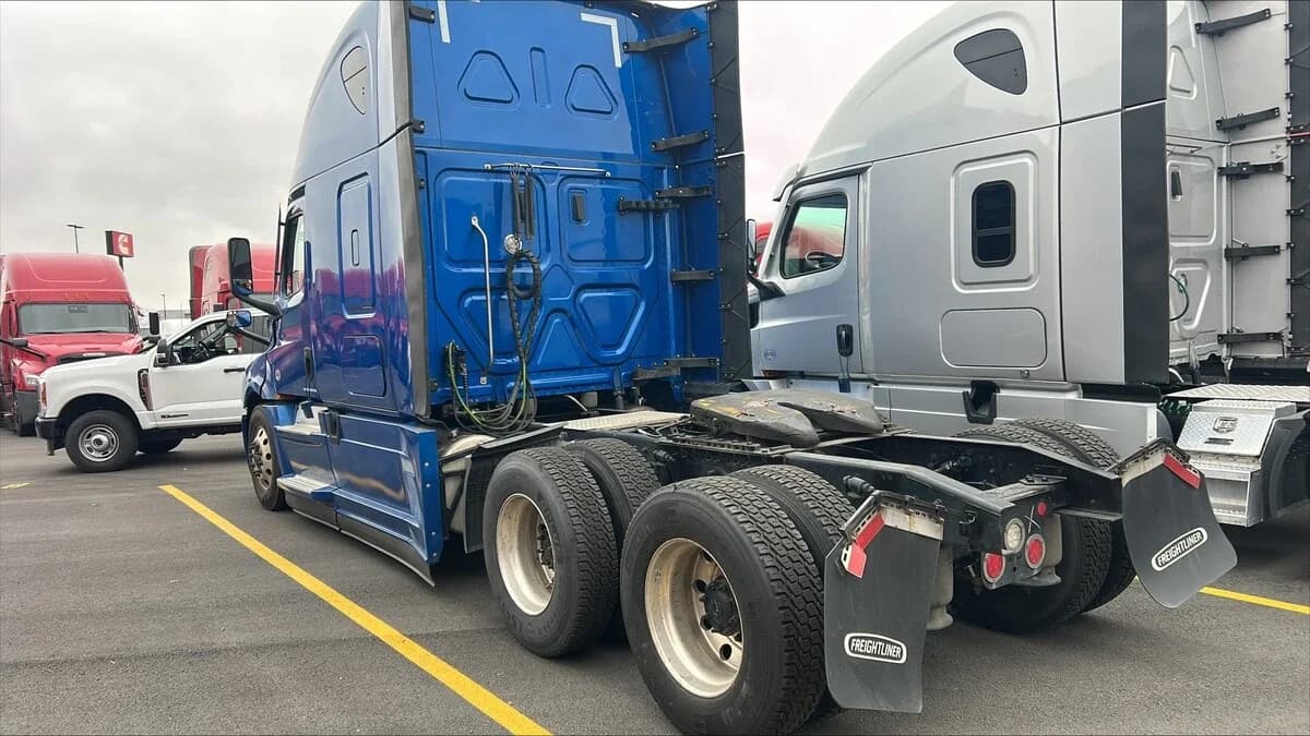 2022 Freightliner Cascadia