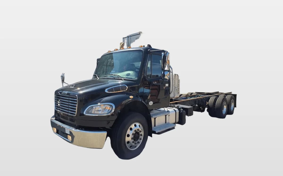 2019 Freightliner M2 106 — photo 1