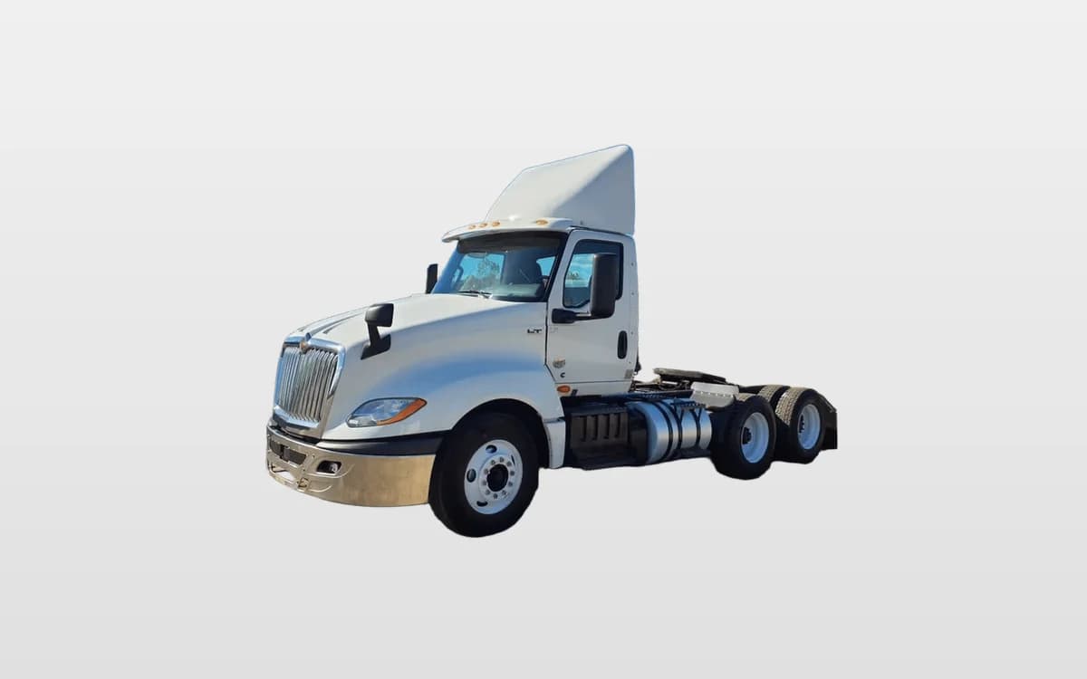 2019 International LT — photo 1