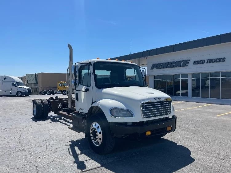 2017 Freightliner M2 106