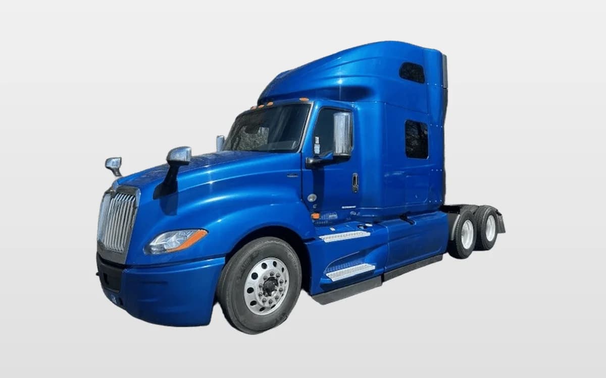 2021 International LT — photo 1