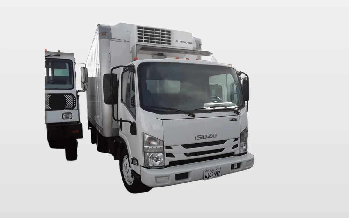 2018 Isuzu NQR — photo 1