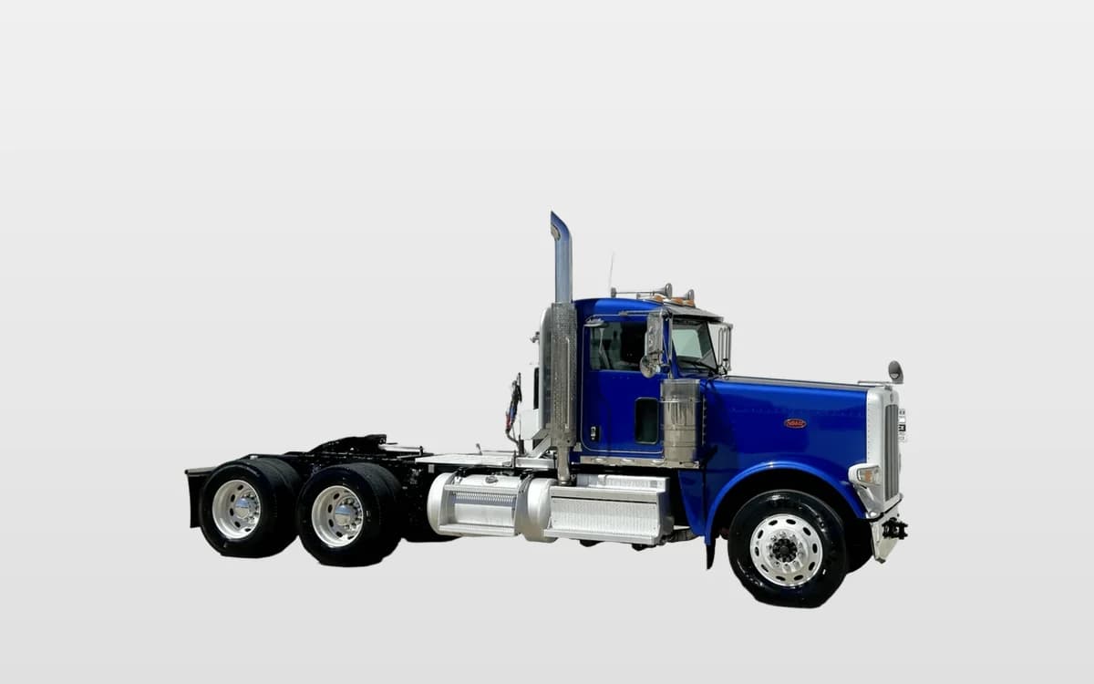 2019 Peterbilt 389 — photo 1
