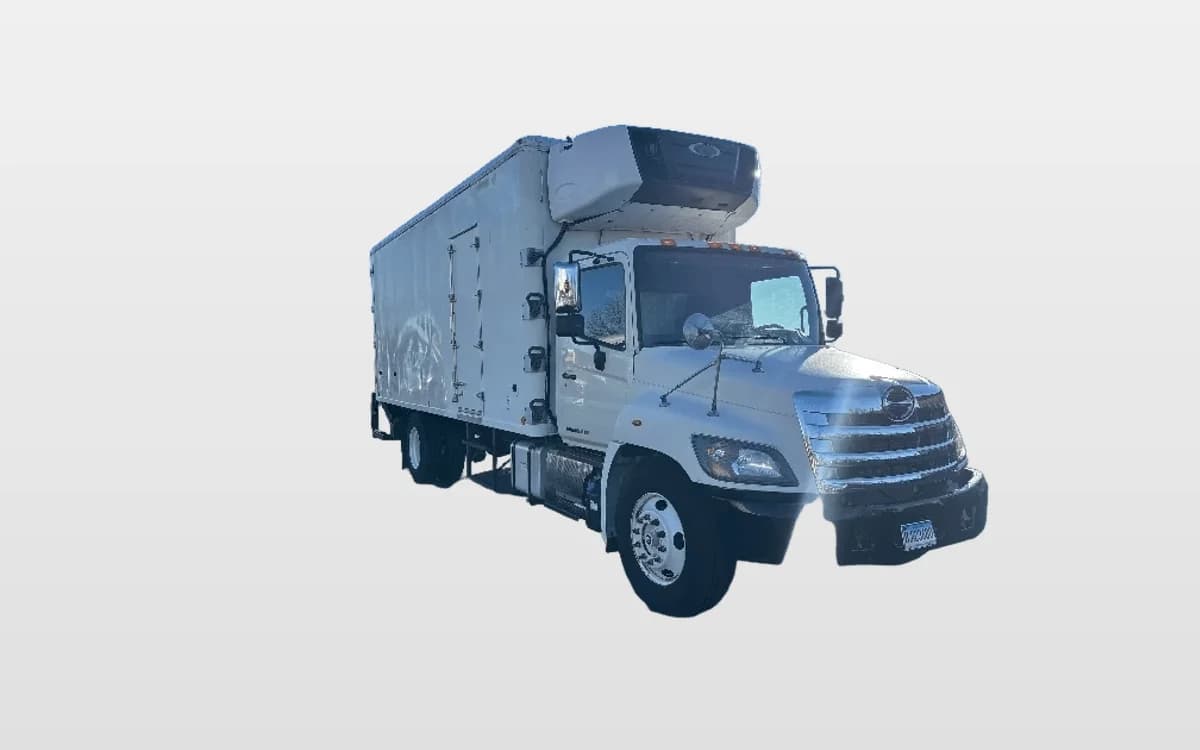 2014 Hino 338 — photo 1