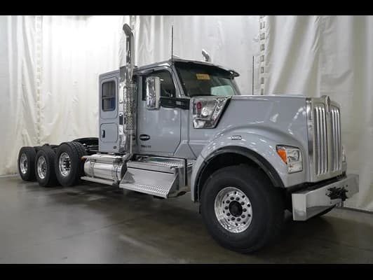 2027 Kenworth W990