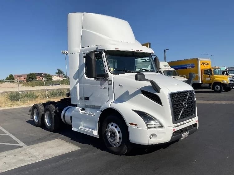 2020 Volvo VNR 640