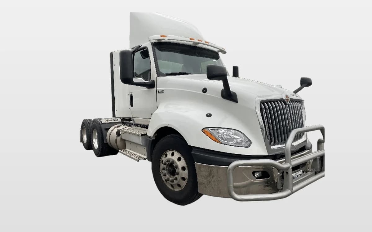 2021 International LT — photo 1