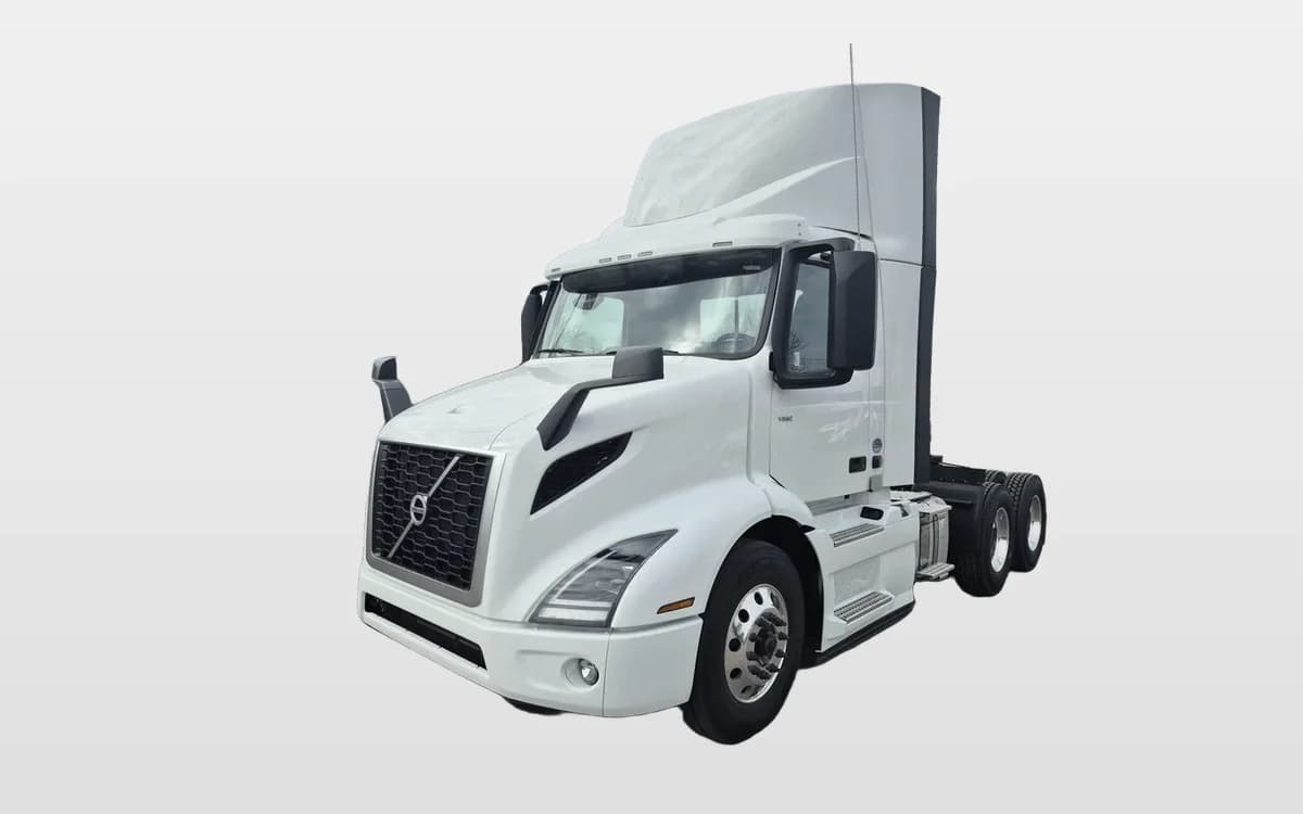 2025 Volvo VNR 640 — photo 1