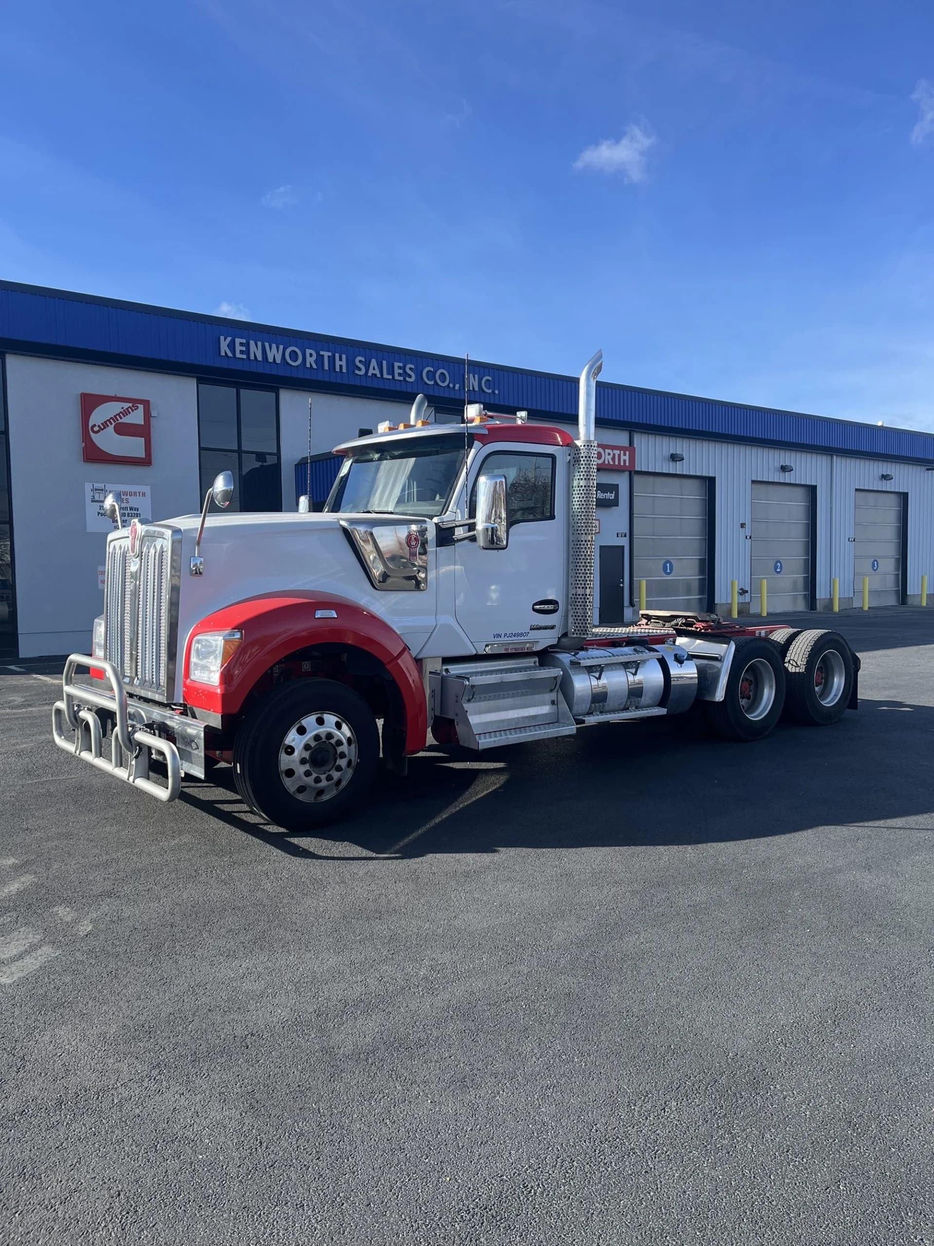 2023 Kenworth W990