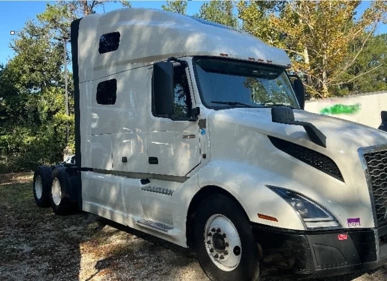 2022 Volvo VNL 760