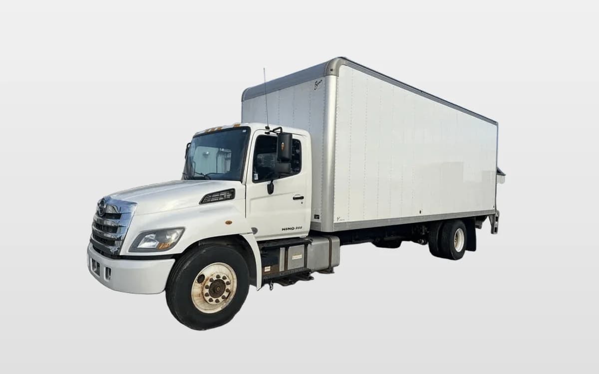 2017 Hino 268 — photo 1