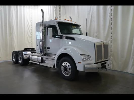 2027 Kenworth T880
