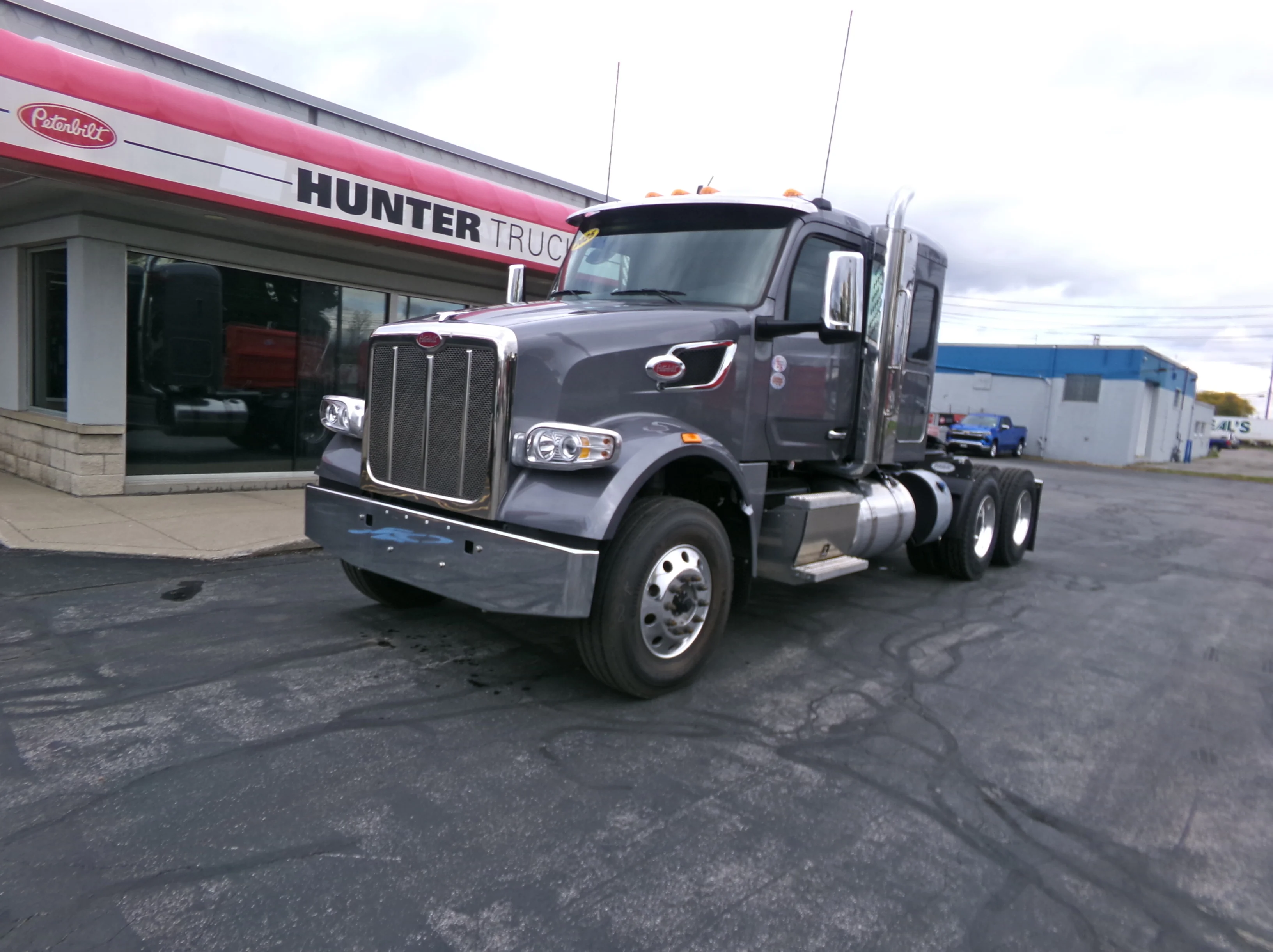 2025 Peterbilt 567