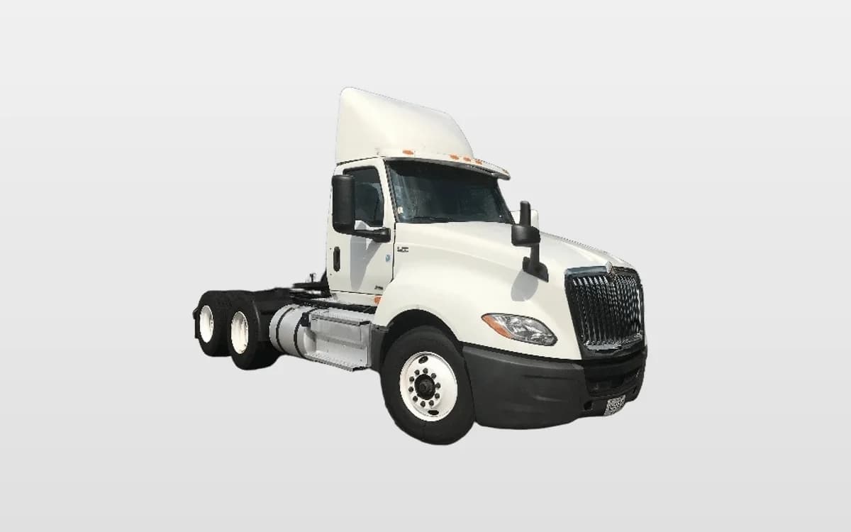 2019 International LT — photo 1