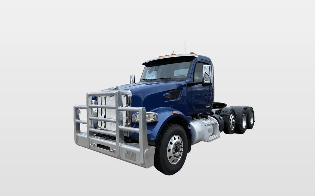 2023 Peterbilt 567 — photo 1