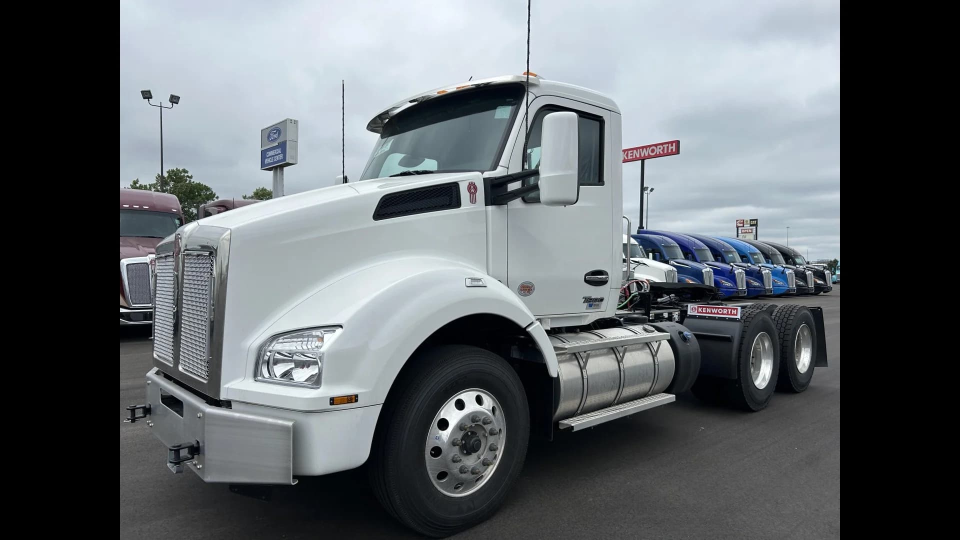 2025 Kenworth T880