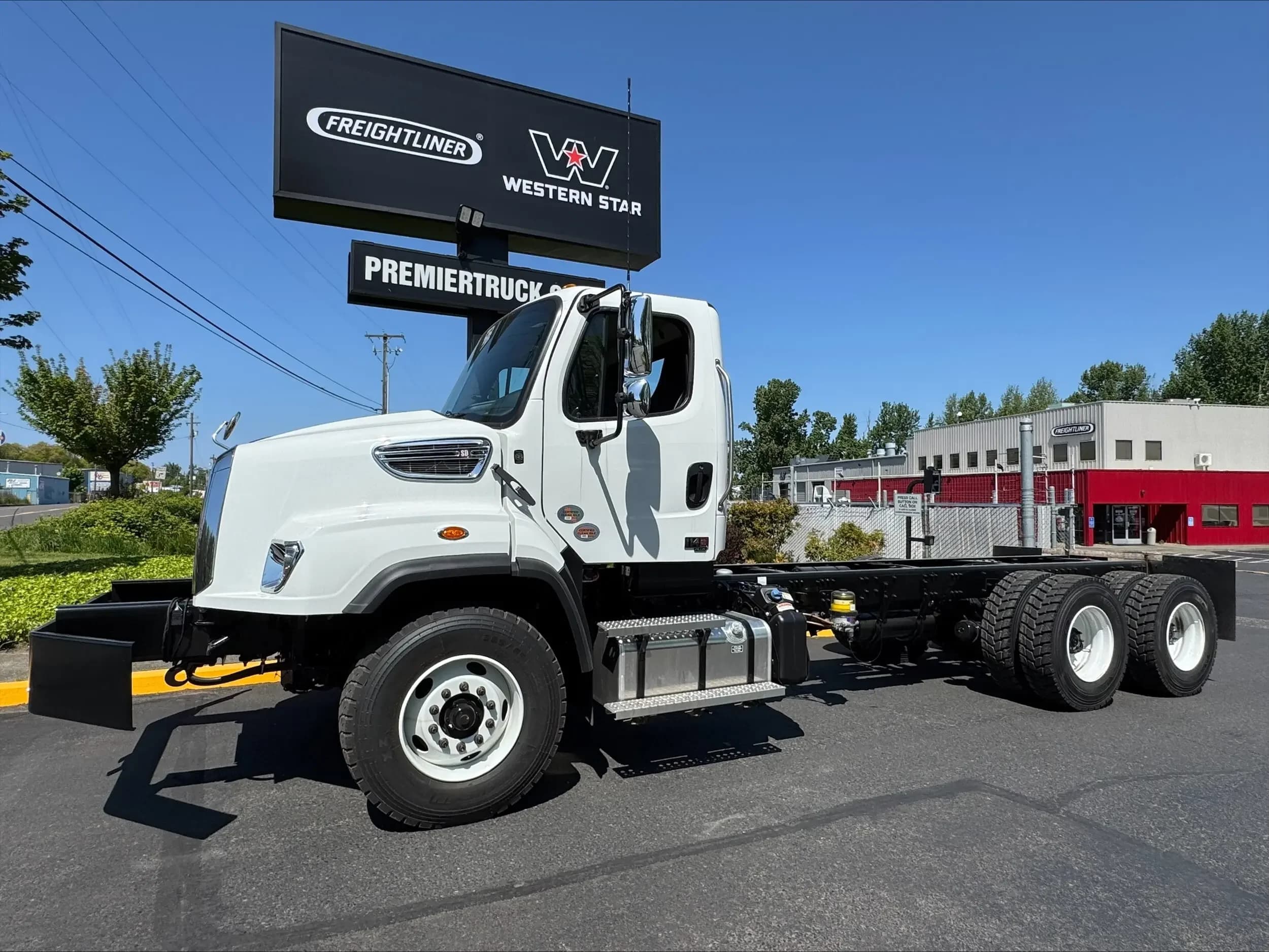 2025 Freightliner 114SD