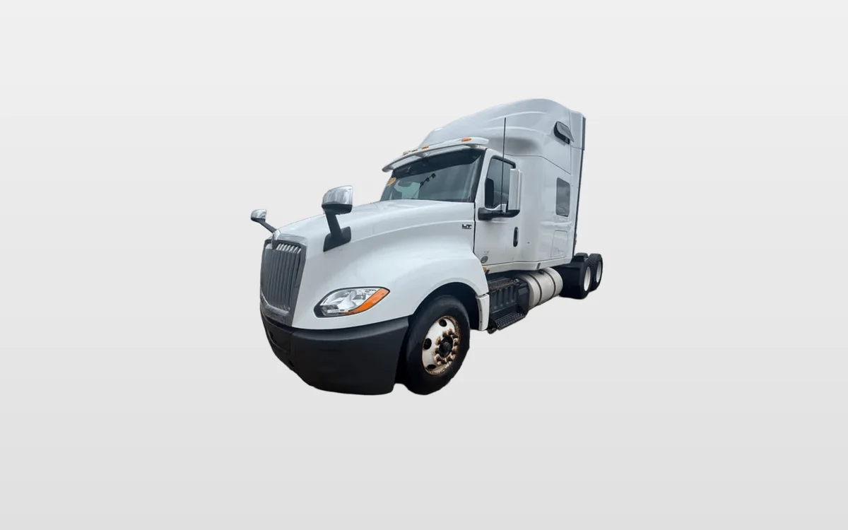 2018 International LT — photo 1