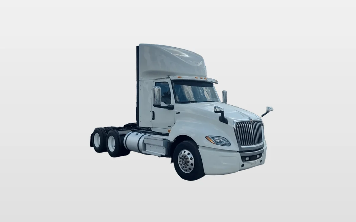 2019 International LT — photo 1