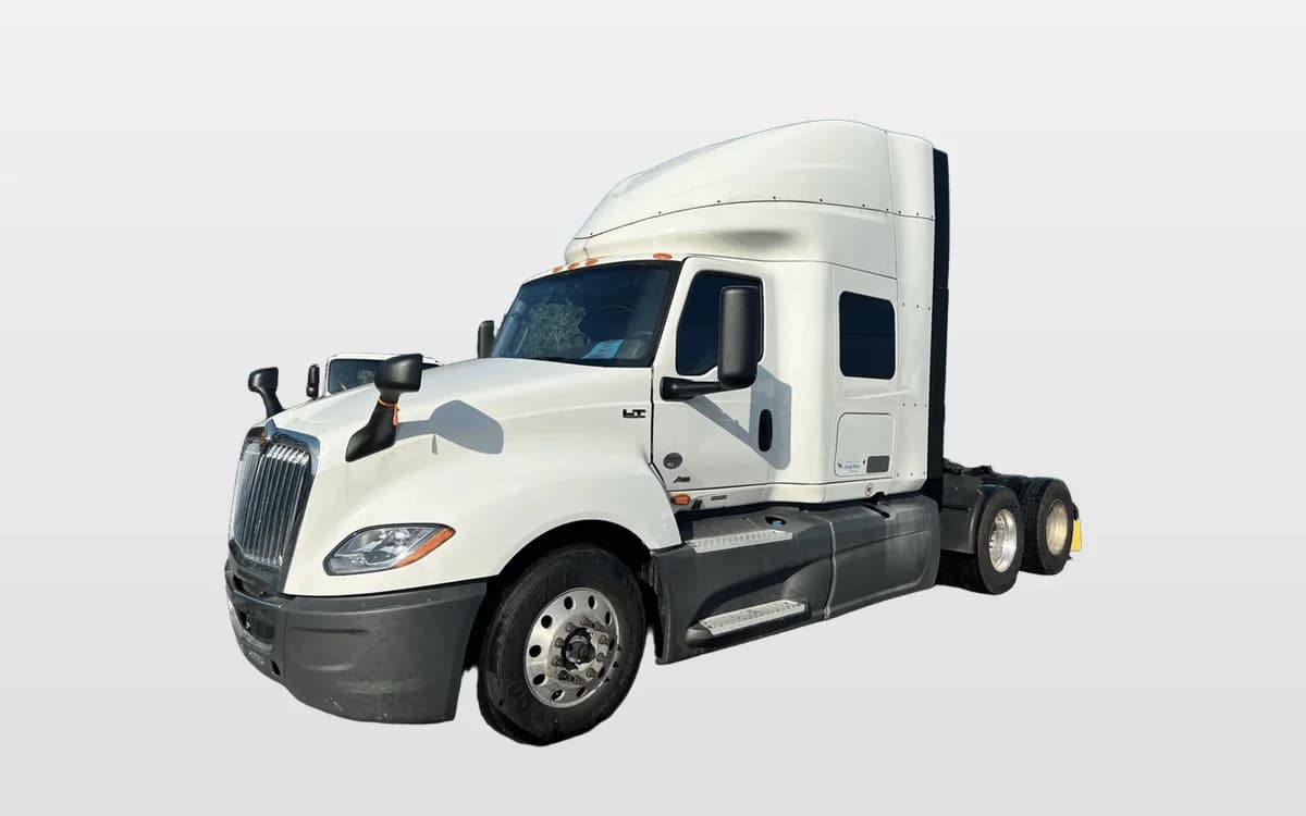 2022 International LT — photo 1