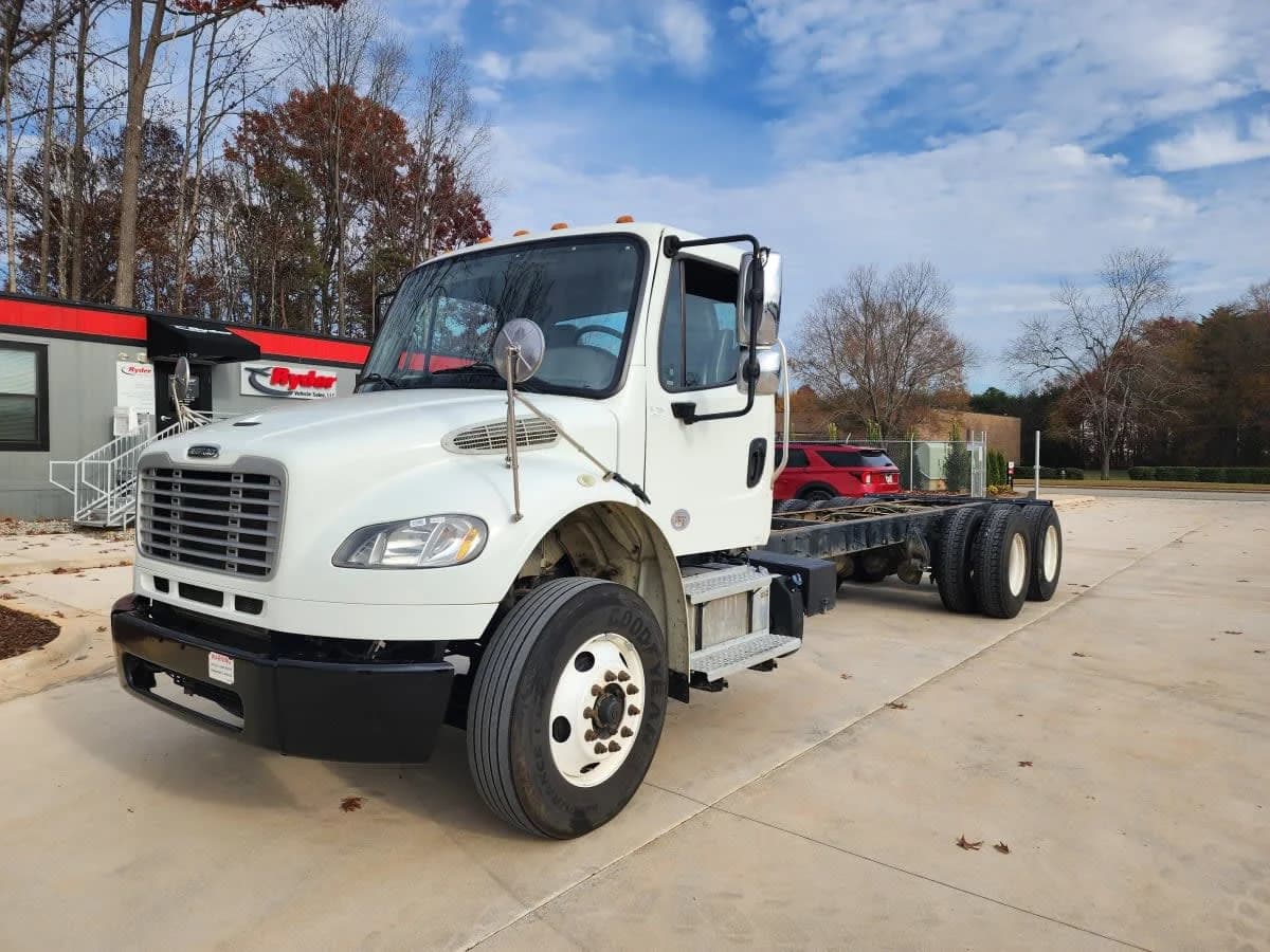 2019 Freightliner M2 106