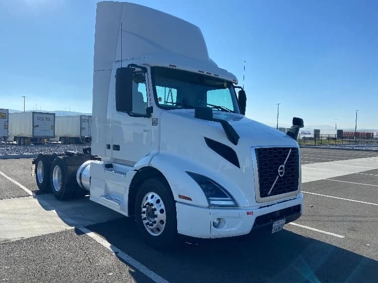 2021 Volvo VNR 640