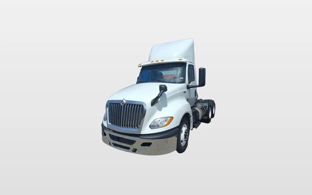 2019 International LT — photo 1