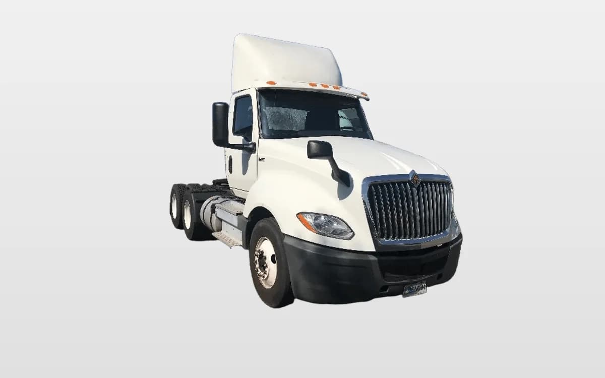 2018 International LT — photo 1