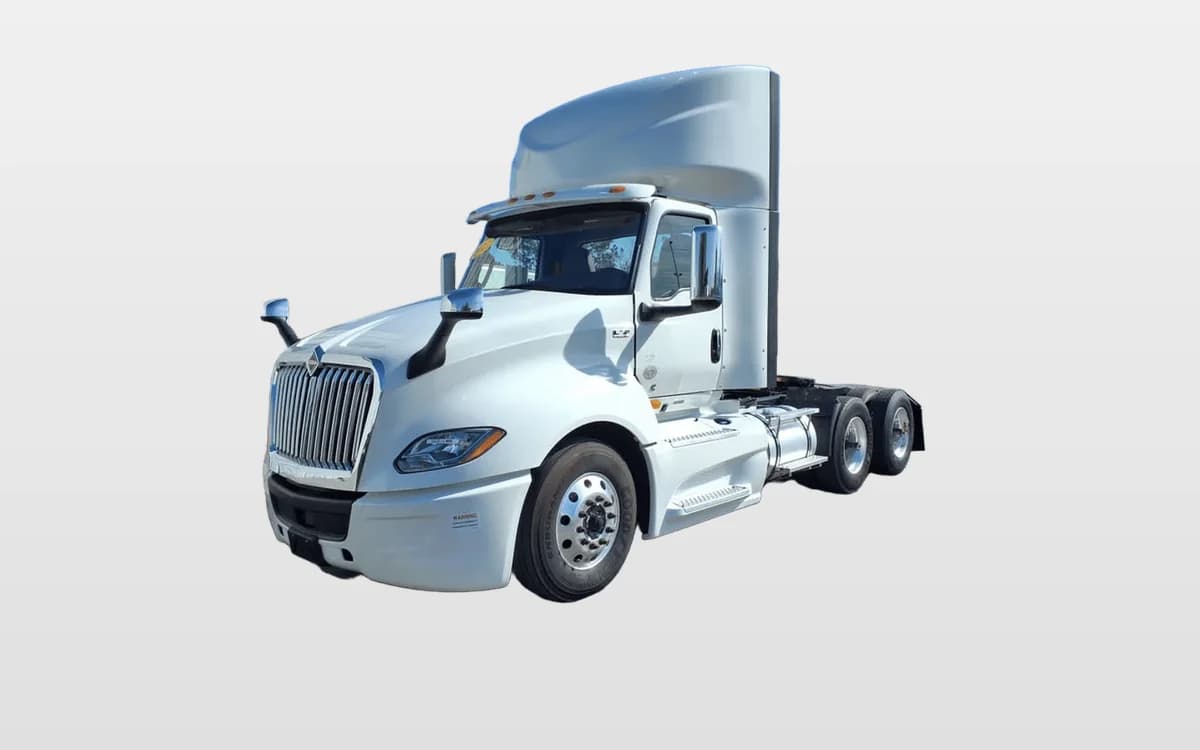 2022 International LT — photo 1