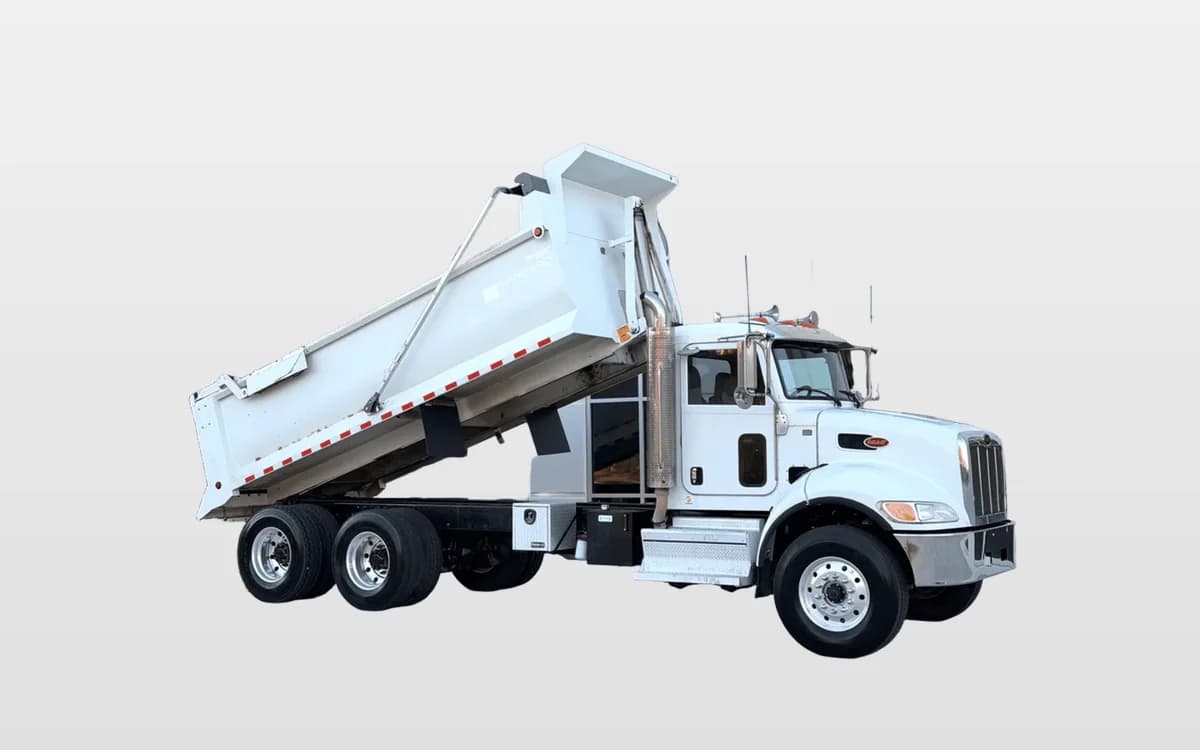 2018 Peterbilt 348 — photo 1