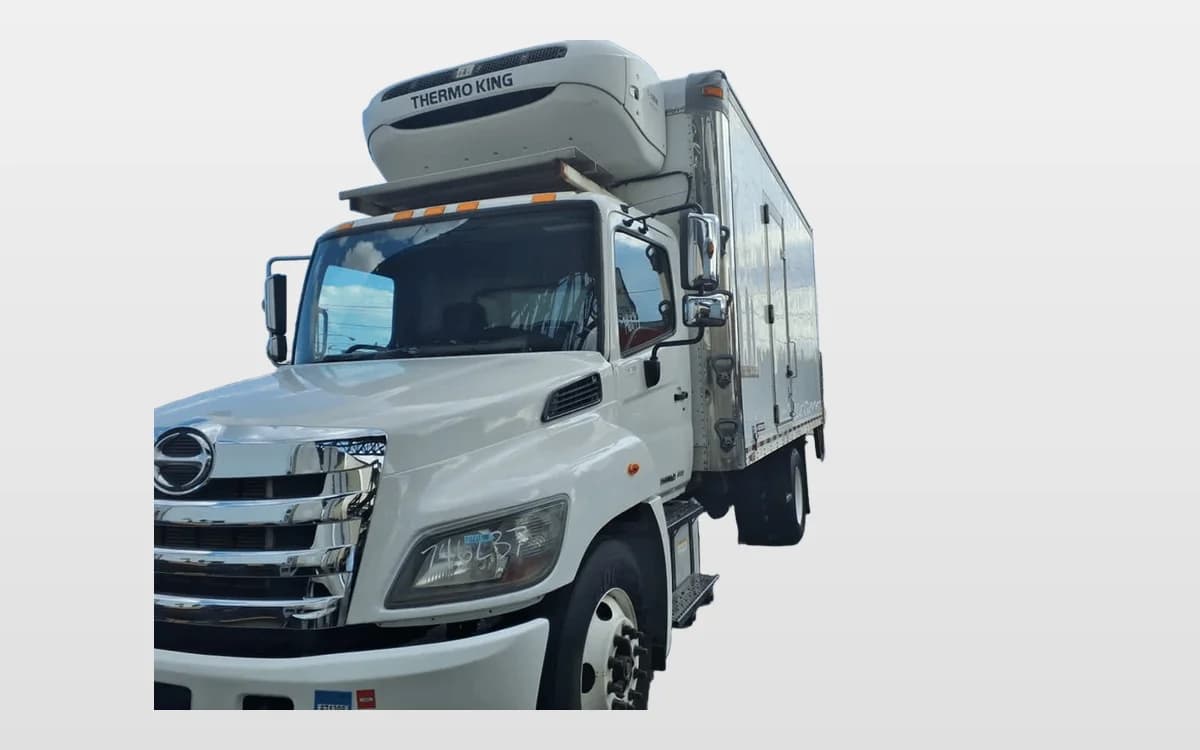 2018 Hino 268 — photo 1