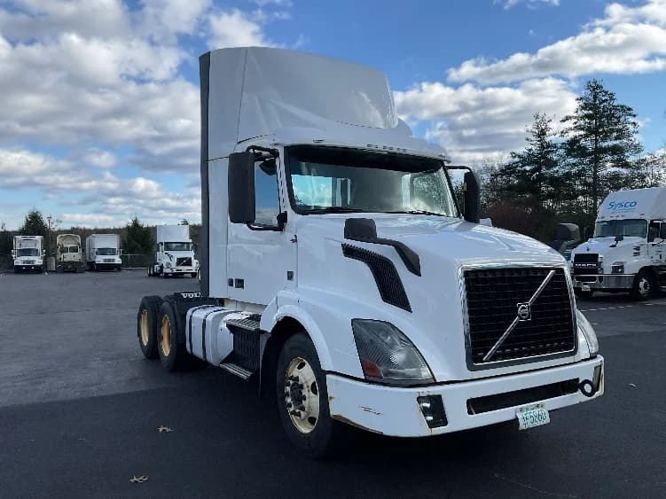 2015 Volvo VNL 300