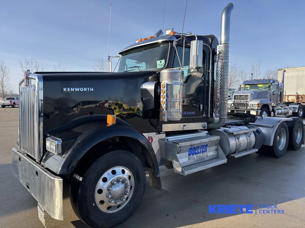 2024 Kenworth W900