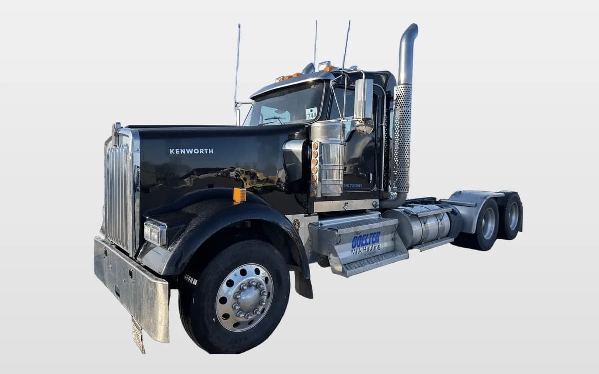 2024 Kenworth W900 — photo 1