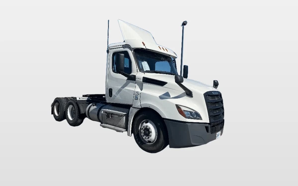 2020 Freightliner Cascadia — photo 1