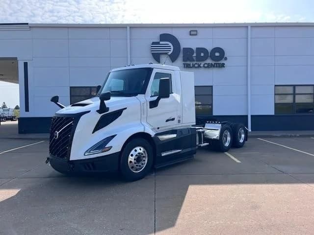 2025 Volvo VNL 300