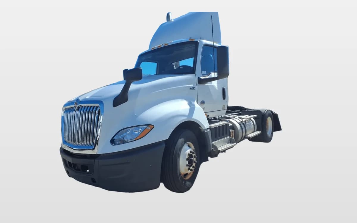 2021 International LT — photo 1