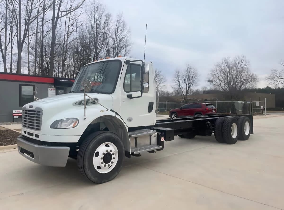 2019 Freightliner M2 106