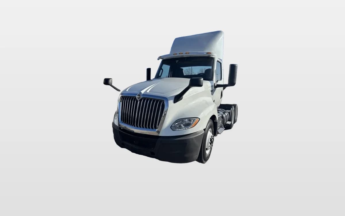 2019 International LT — photo 1