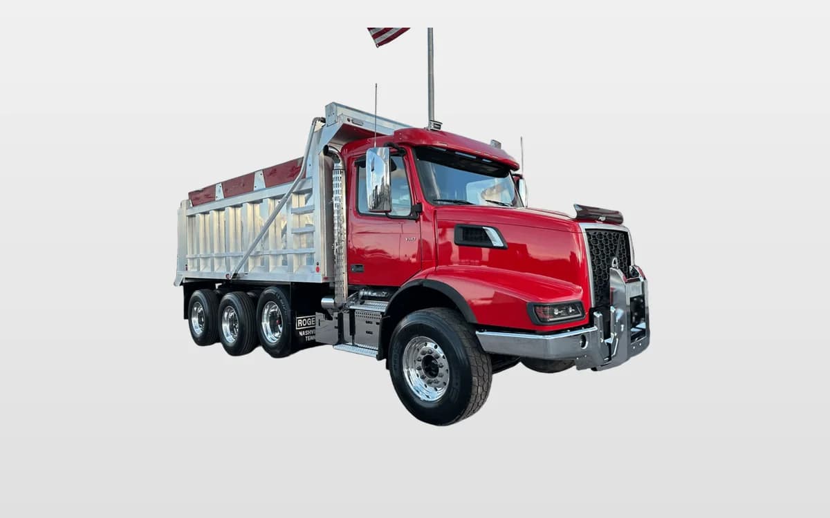 2023 Volvo — photo 1