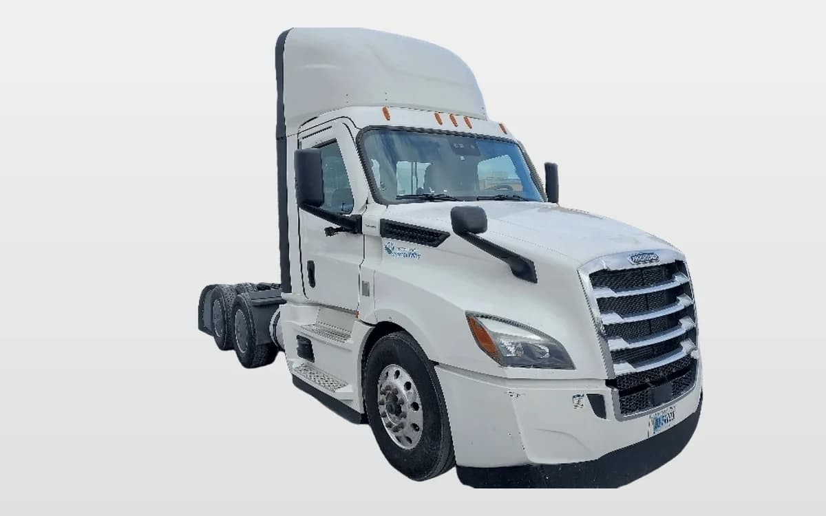 2022 Freightliner Cascadia — photo 1