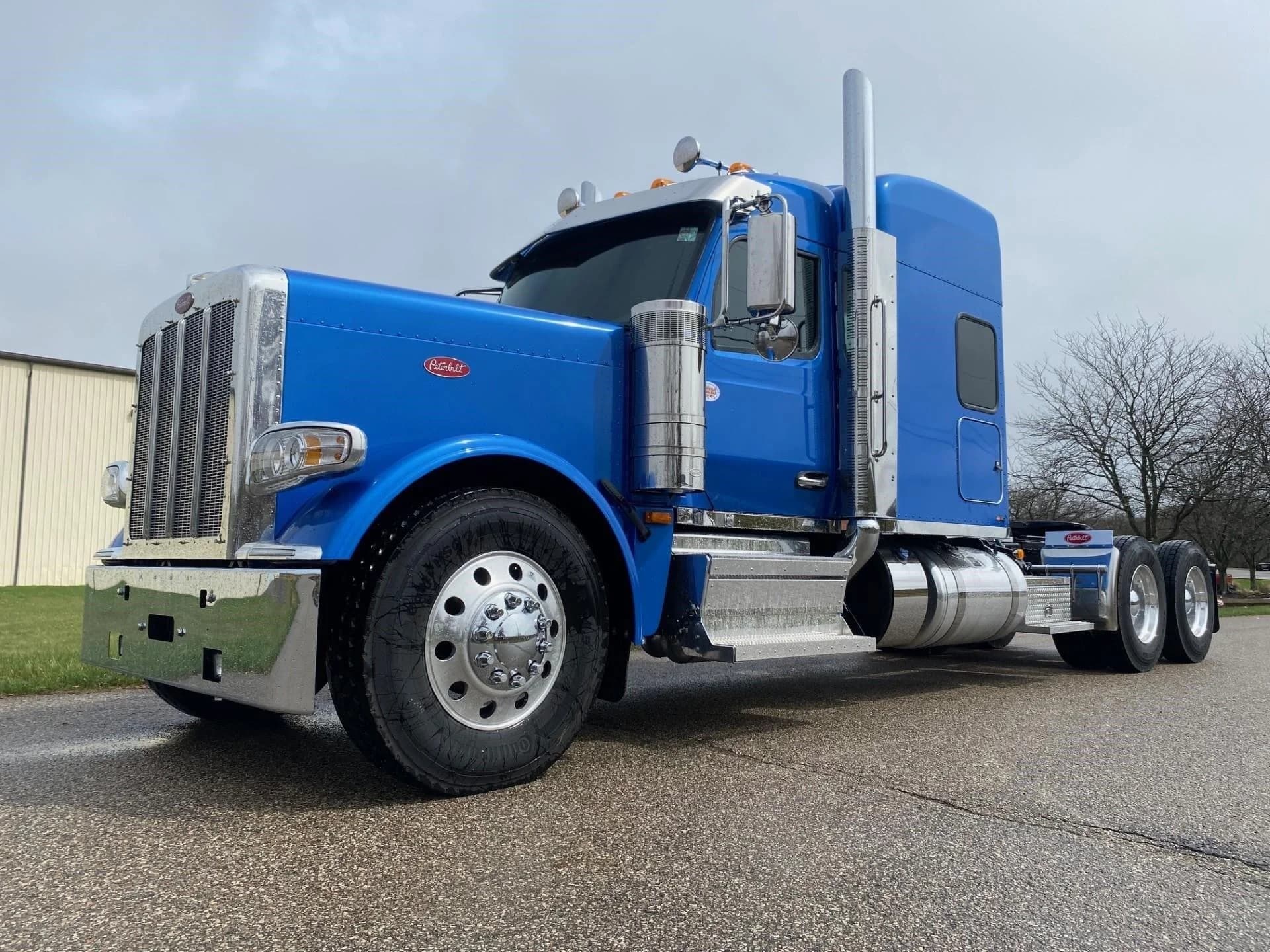 2025 Peterbilt 589