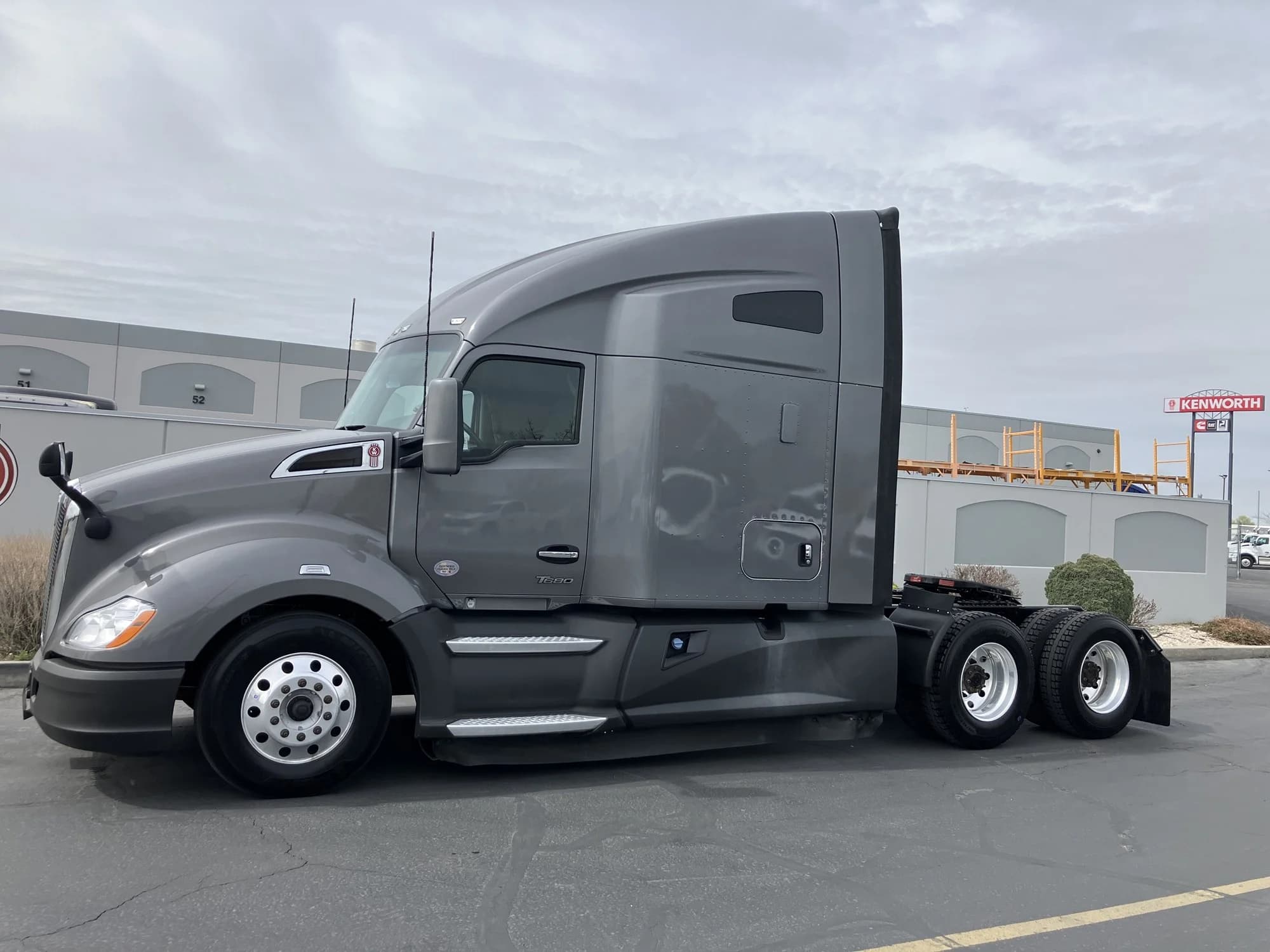 2022 Kenworth T680