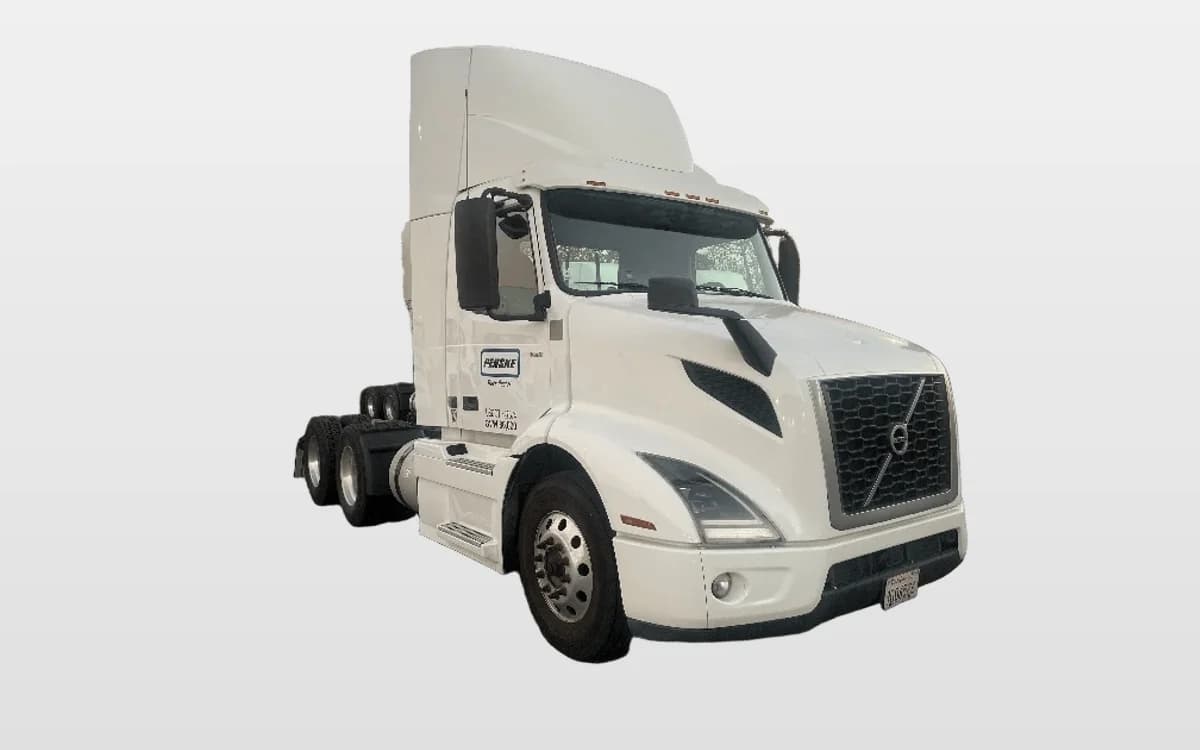 2020 Volvo VNR 640 — photo 1
