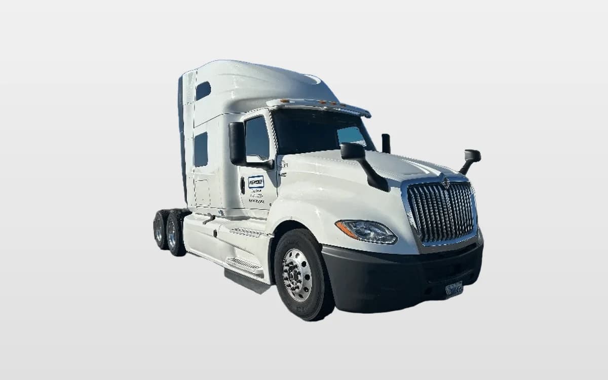 2022 International LT — photo 1