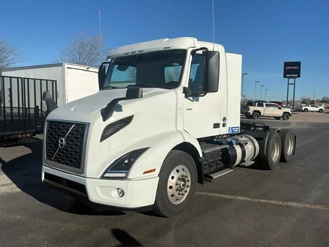 2023 Volvo VNR 640