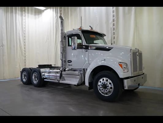 2027 Kenworth T880