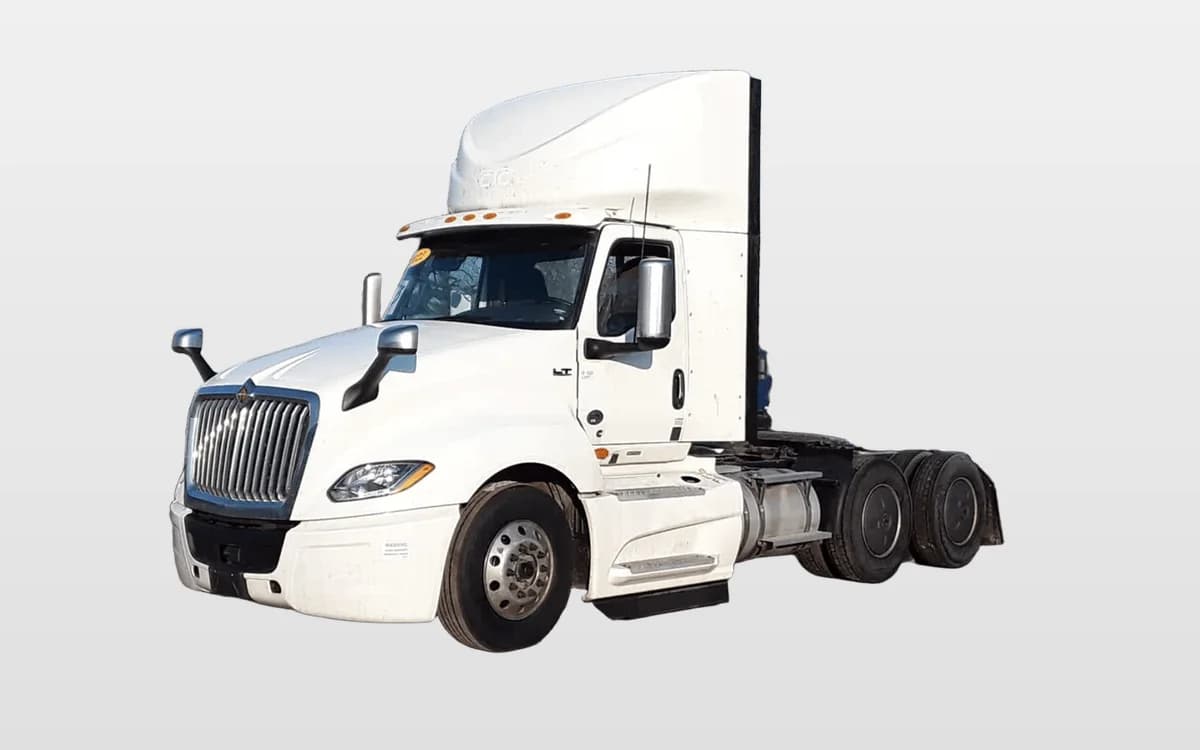 2022 International LT — photo 1