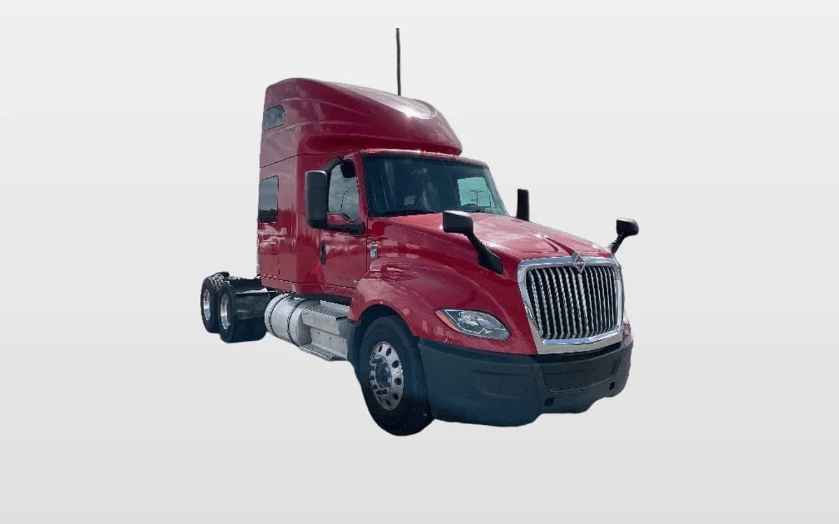 2022 International LT — photo 1